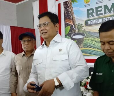 Ancaman Sawit dan Tambang, Pemerintah Janjikan Dukungan bagi Petani Karet